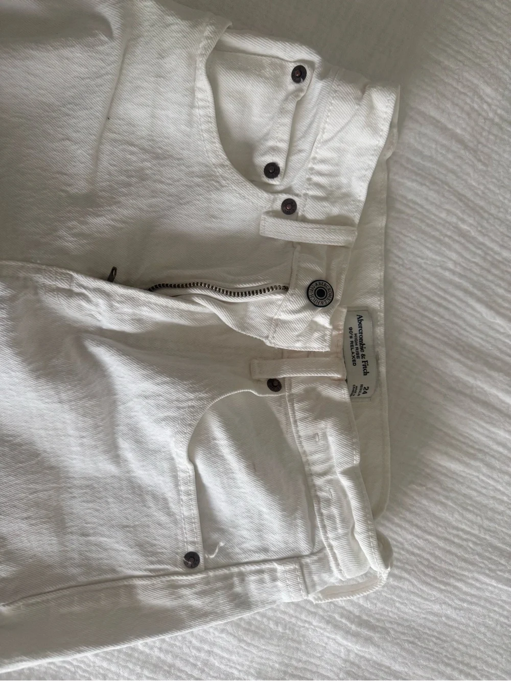 Abercrombie & Fitch White Straight-Leg Women's Jeans - Picture 2 of 4